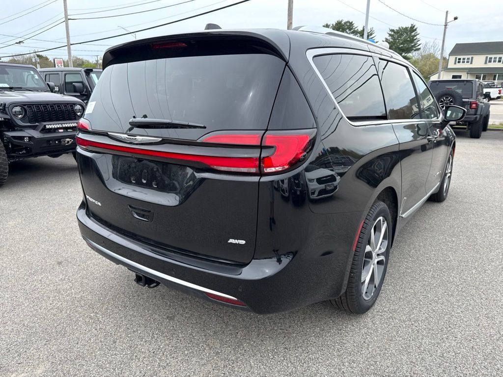 New 2026 Chrysler Pacifica Pinnacle w/ Trailer Tow Group AWD/4WD image 5