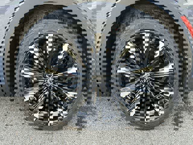 Used 2025 Toyota Crown Platinum AWD/4WD image 5