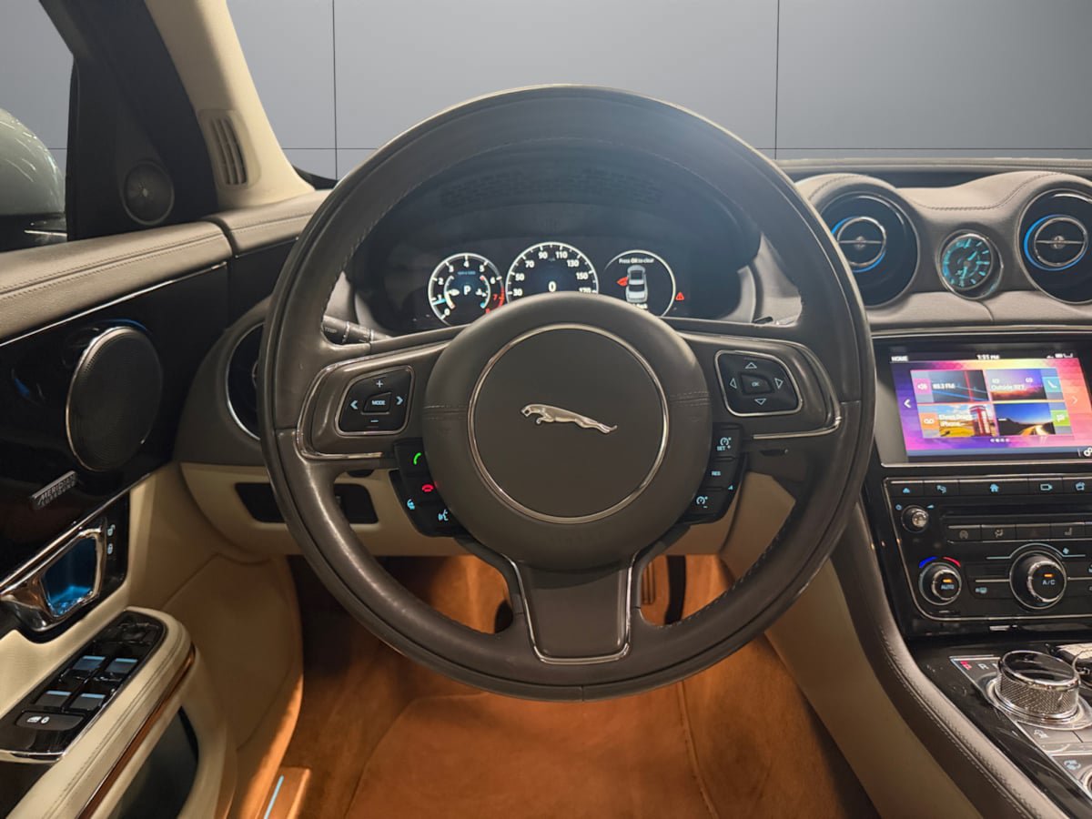 Used 2016 Jaguar XJ R-Sport RWD image 13