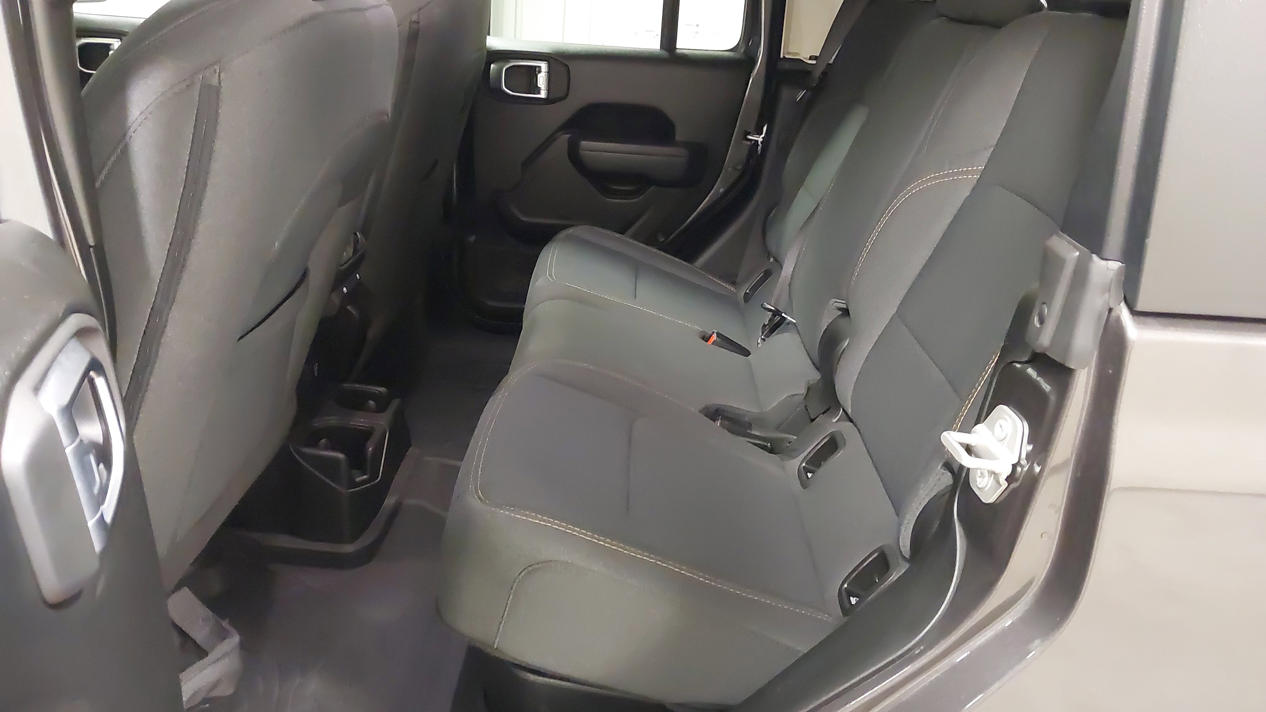 Used 2024 Jeep Gladiator Willys image 36