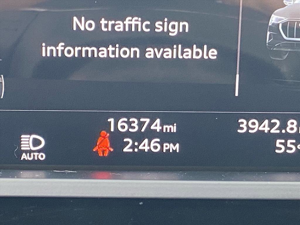 Used 2023 Audi e-tron Premium Plus w/ Premium Plus Package image 14