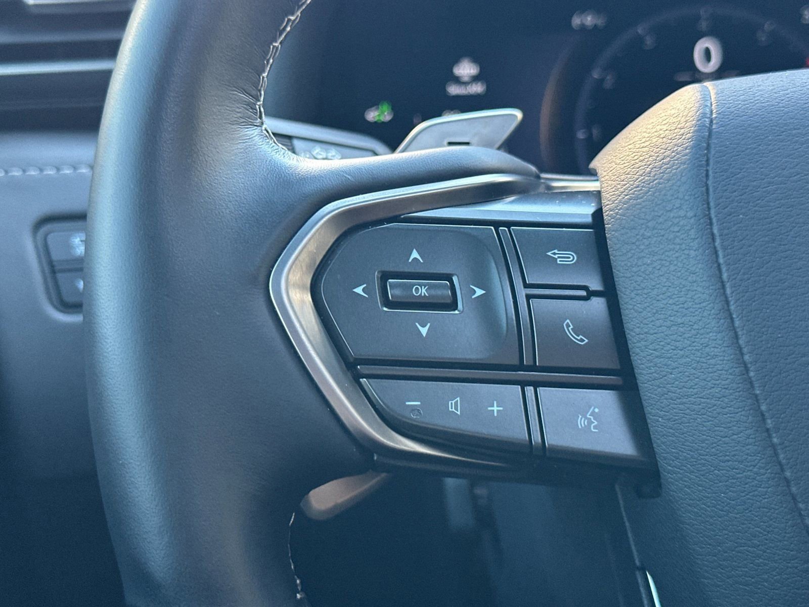 Used 2026 Lexus LX 700h Luxury image 30