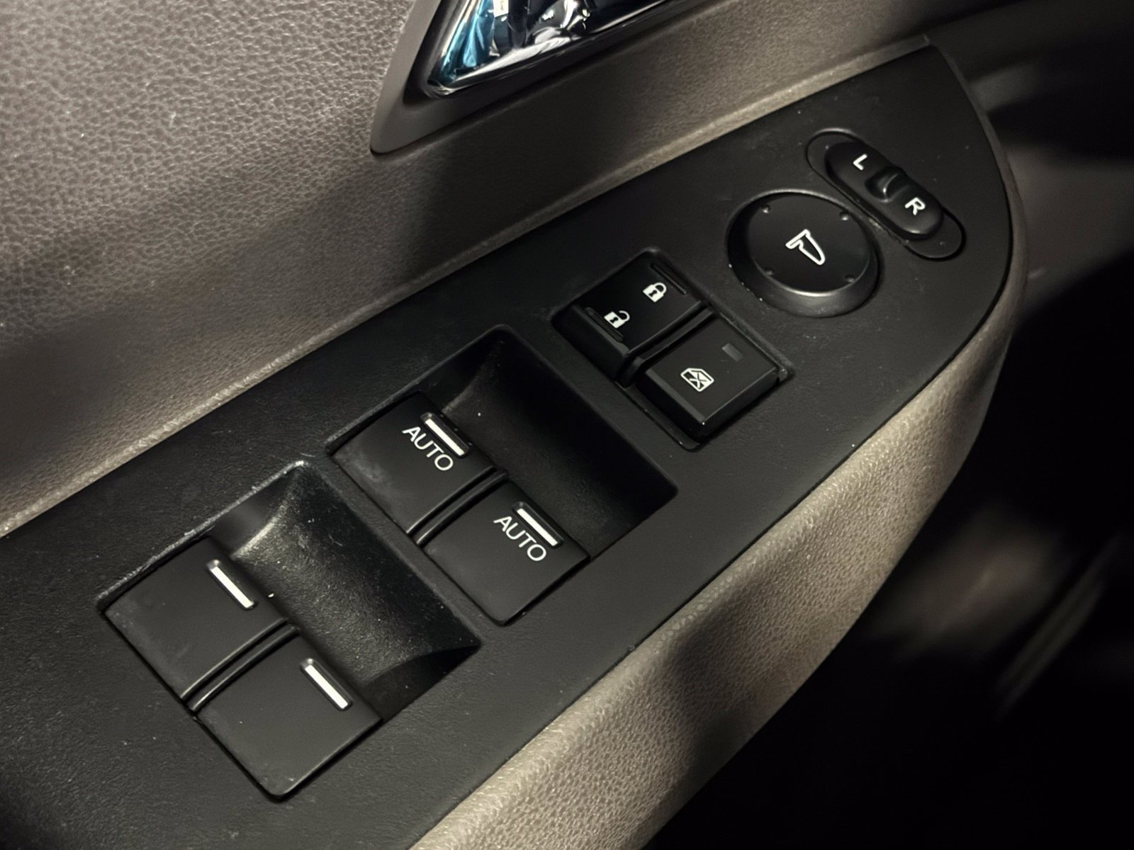 Used 2016 Honda Odyssey Touring Elite image 34