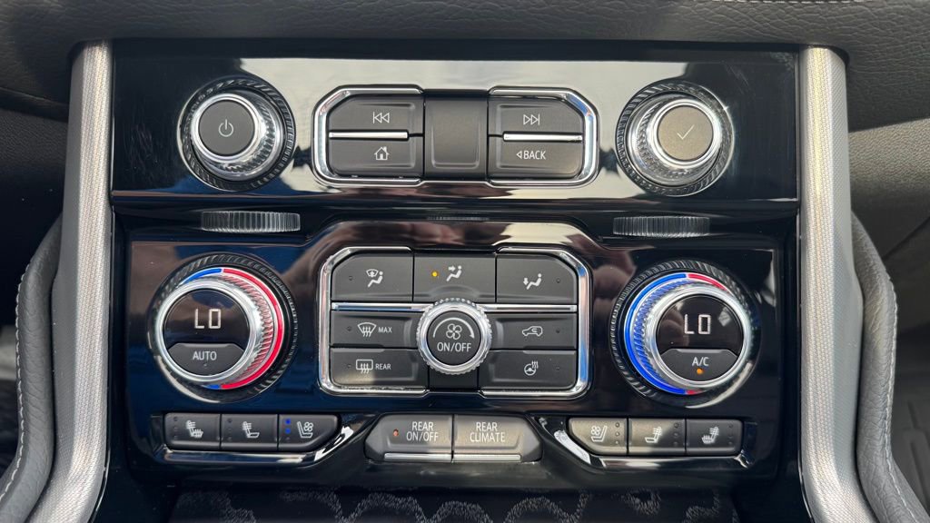 Used 2024 GMC Yukon Denali w/ Denali Reserve Package image 32