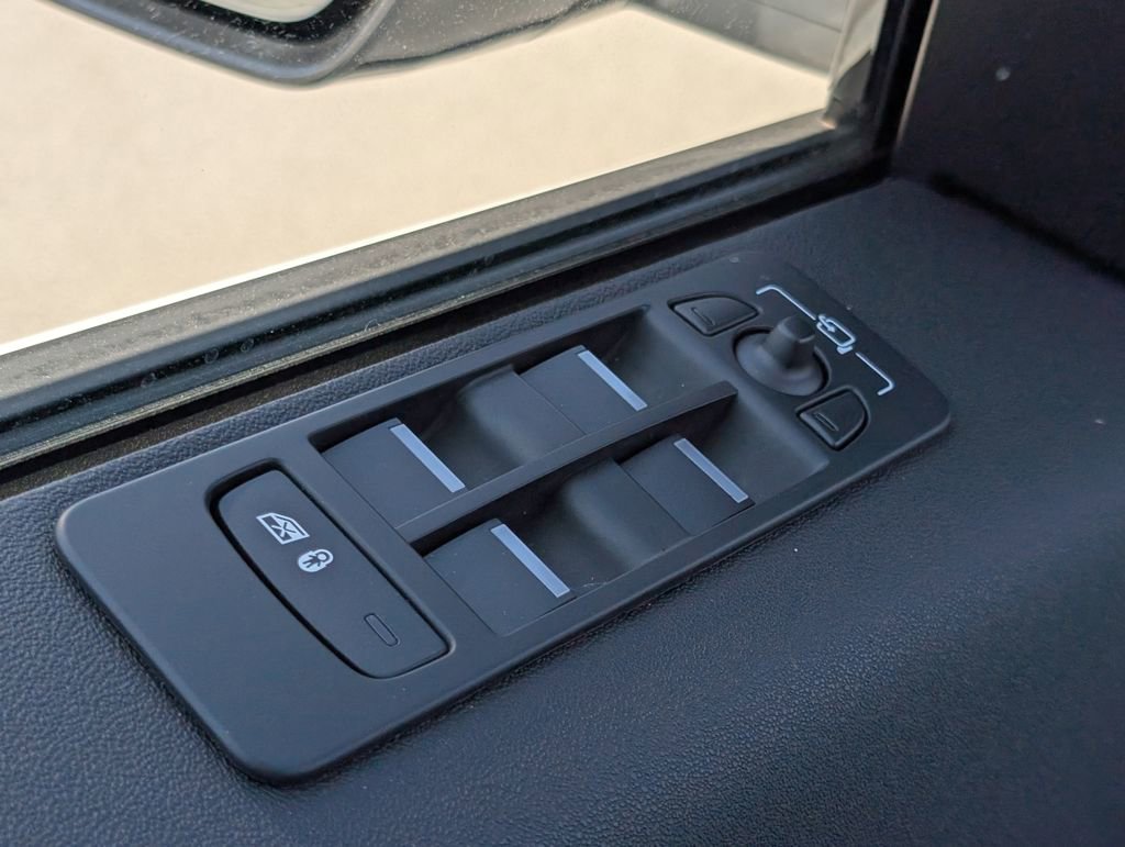 Used 2025 Land Rover Discovery Sport Dynamic SE image 27