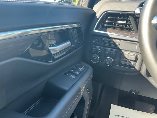 Used 2025 Chevrolet Suburban Premier w/ Sun And Tow Package AWD/4WD image 25