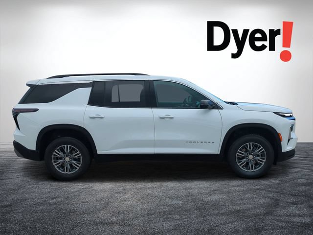 Used 2025 Chevrolet Traverse LT FWD image 2