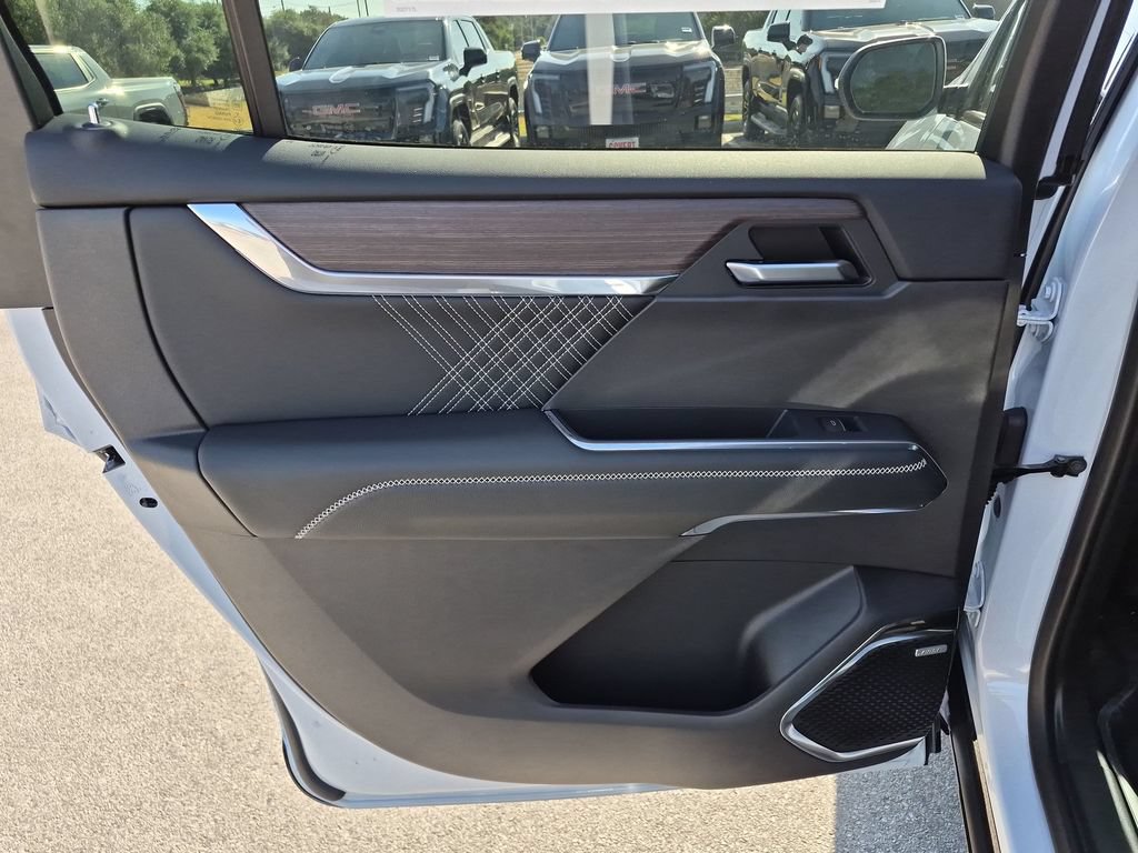 New 2027 GMC Acadia Denali w/ LPO, Floor Liner Package FWD image 33