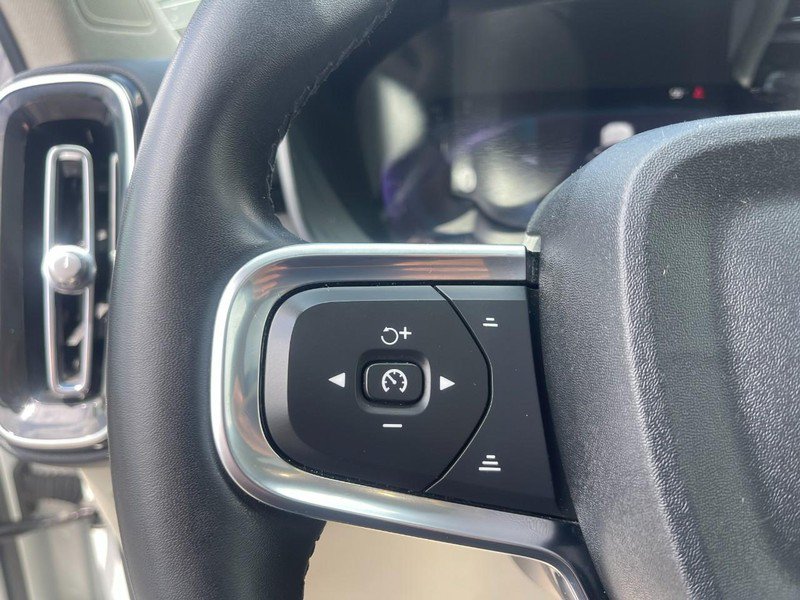 Used 2023 Volvo XC40 B5 Plus AWD/4WD image 27