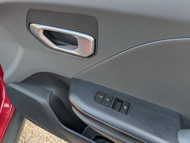 Used 2025 Kia K4 LXS image 33