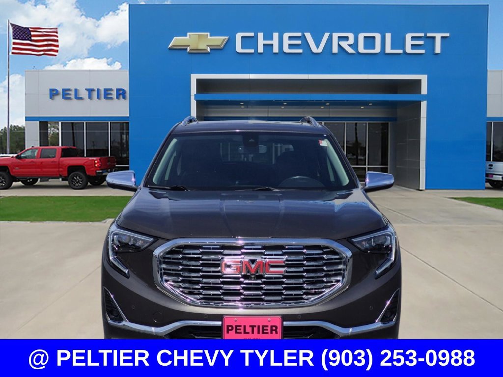 Used 2020 GMC Terrain Denali w/ Denali Premium Package AWD/4WD image 2