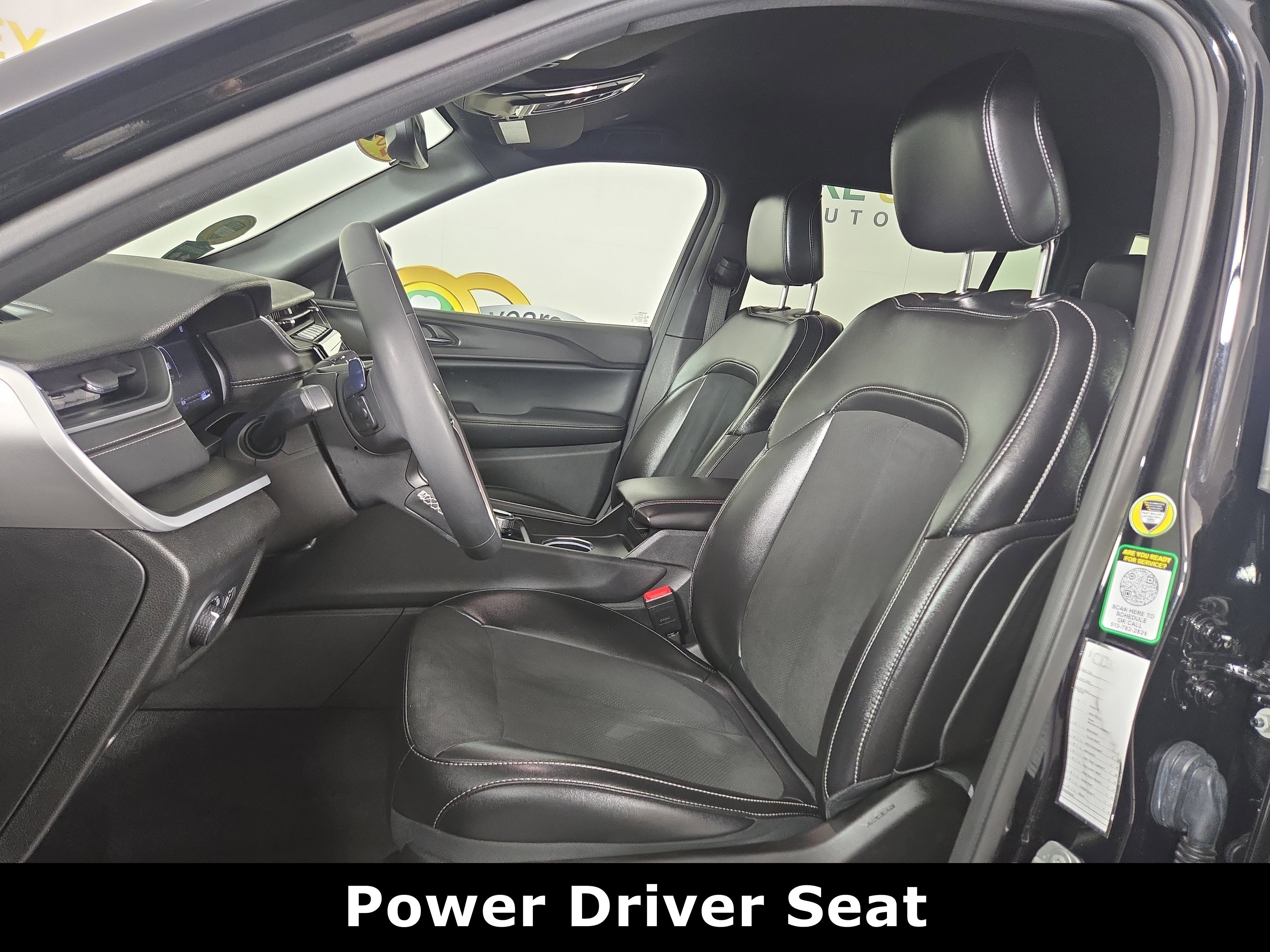 Used 2024 Jeep Grand Cherokee L Laredo image 11