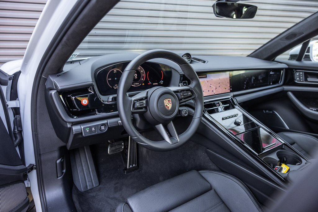 Certified 2025 Porsche Panamera GTS image 4