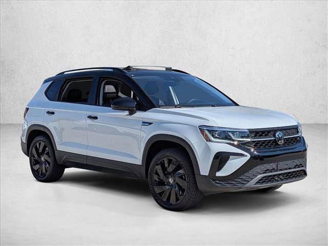 Used 2024 Volkswagen Taos SE image 3