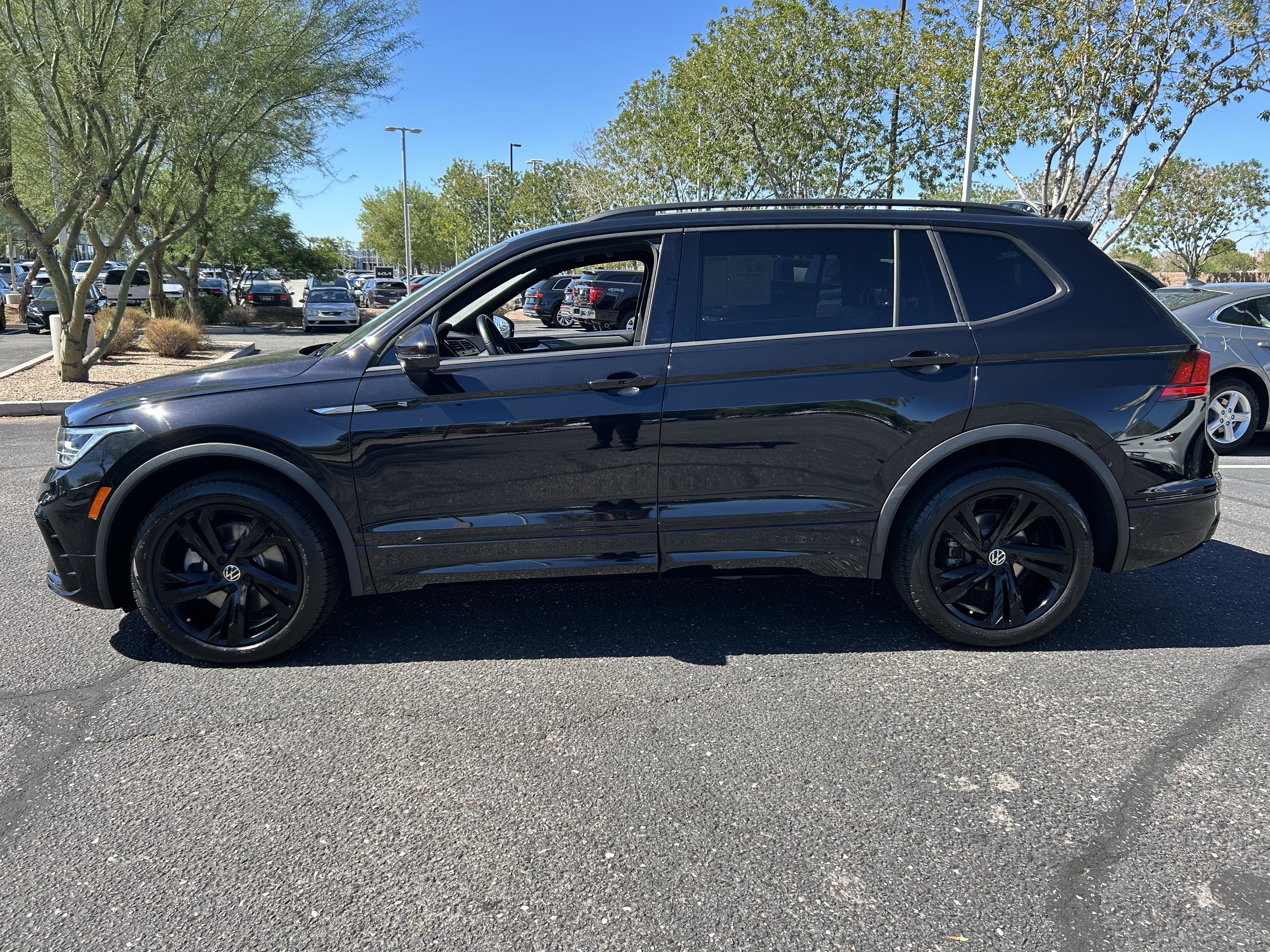 Used 2024 Volkswagen Tiguan SE R-Line FWD image 2