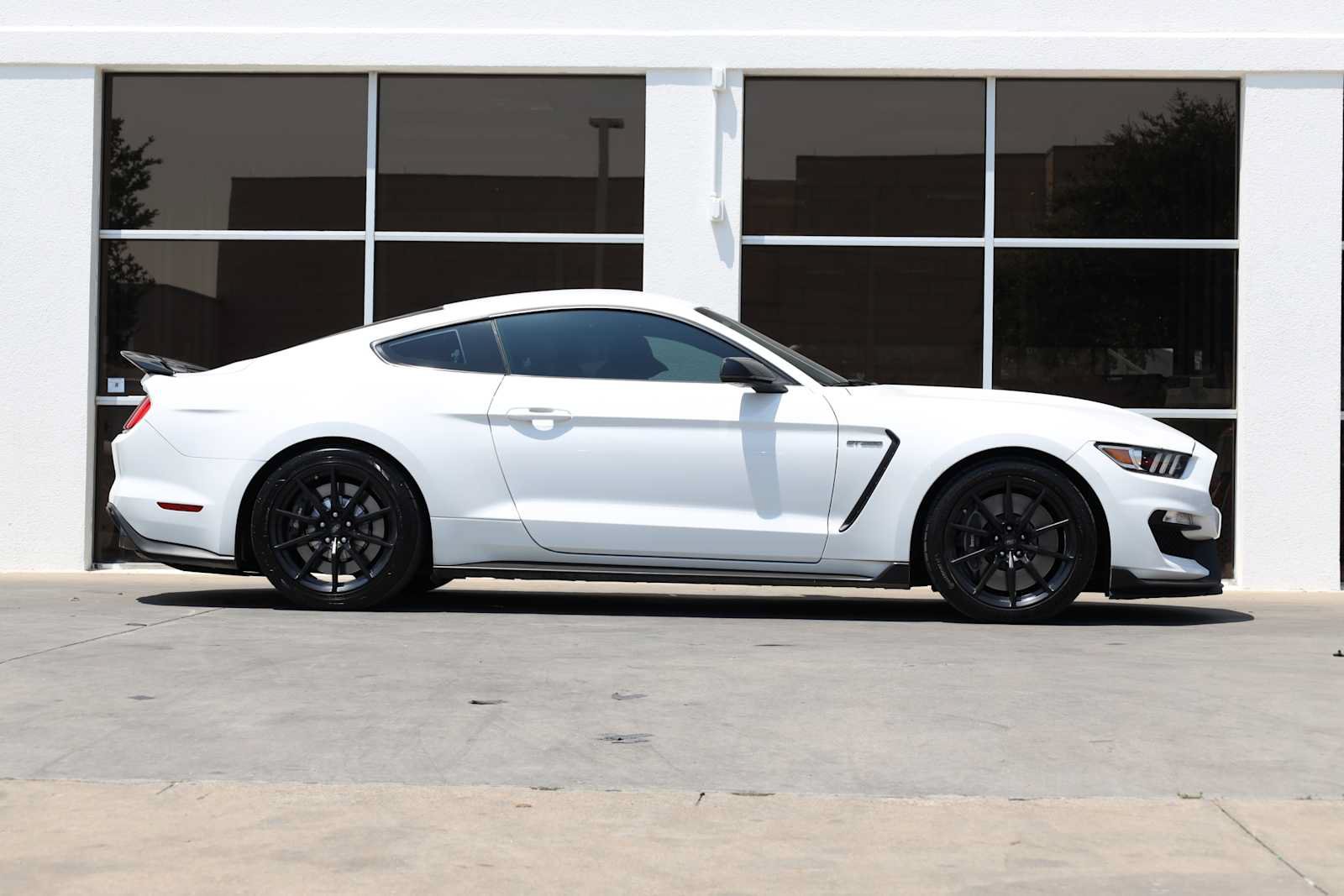 Used 2019 Ford Mustang Shelby GT350 w/ Technology Package RWD image 7