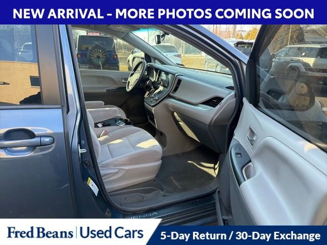Used 2017 Toyota Sienna LE image 8
