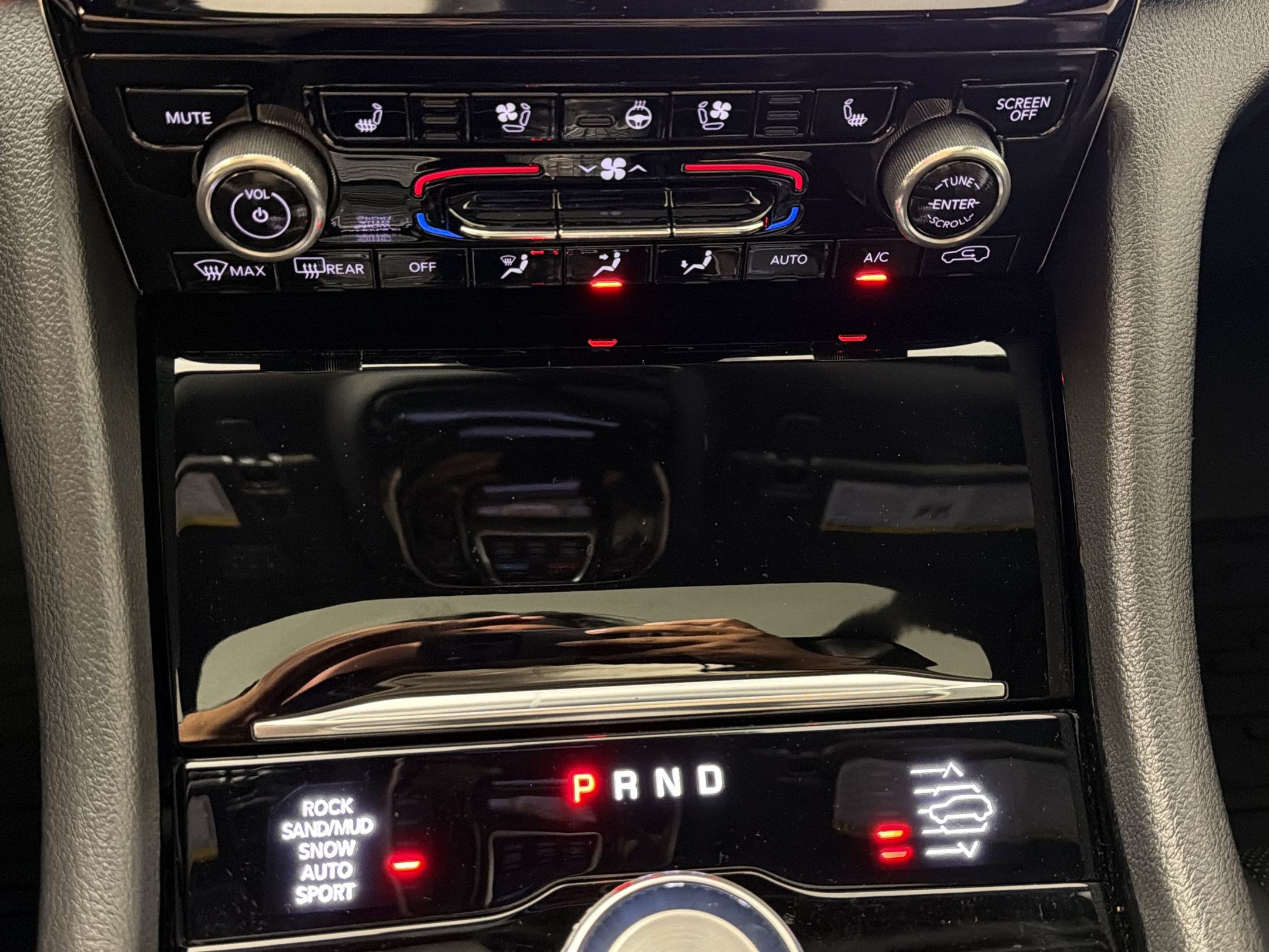 Used 2022 Jeep Grand Cherokee Overland w/ Luxury Tech Group IV AWD/4WD image 18