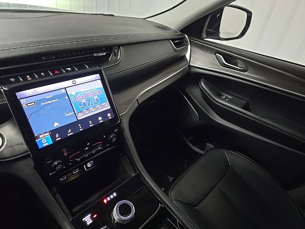 Used 2021 Jeep Grand Cherokee L Limited AWD/4WD image 26