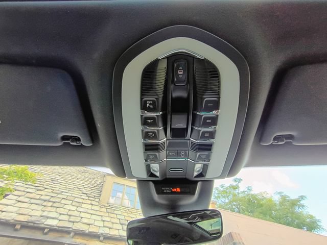 Used 2022 Porsche Macan AWD/4WD image 45