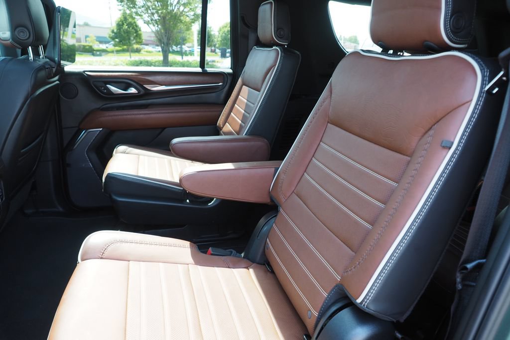 Used 2024 GMC Yukon XL Denali Ultimate AWD/4WD image 16