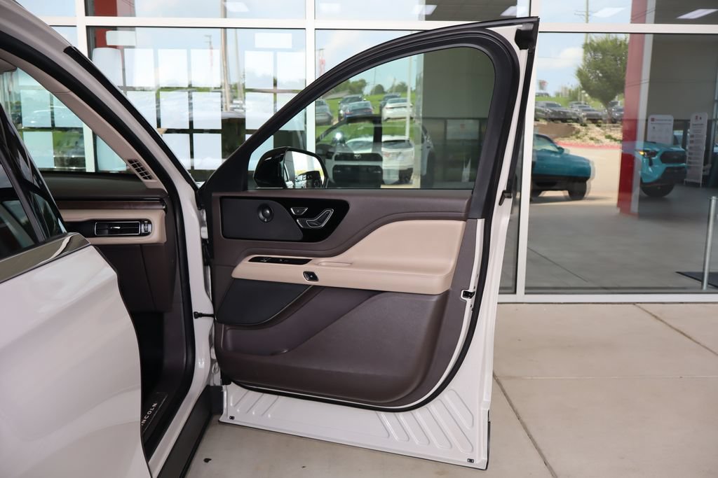 Used 2021 Lincoln Aviator Reserve w/ Equipment Group 201A RWD image 46