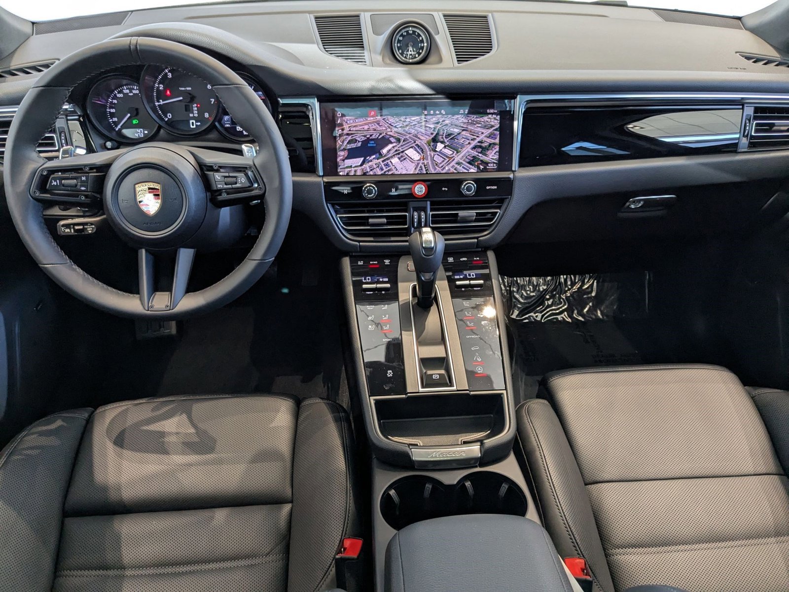 Certified 2025 Porsche Macan image 22