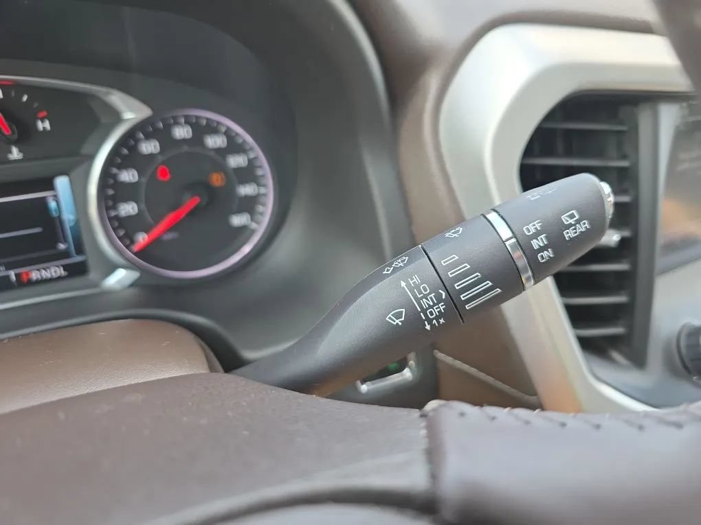 Used 2017 GMC Acadia SLT w/ LPO, Floor Liner Package FWD image 23