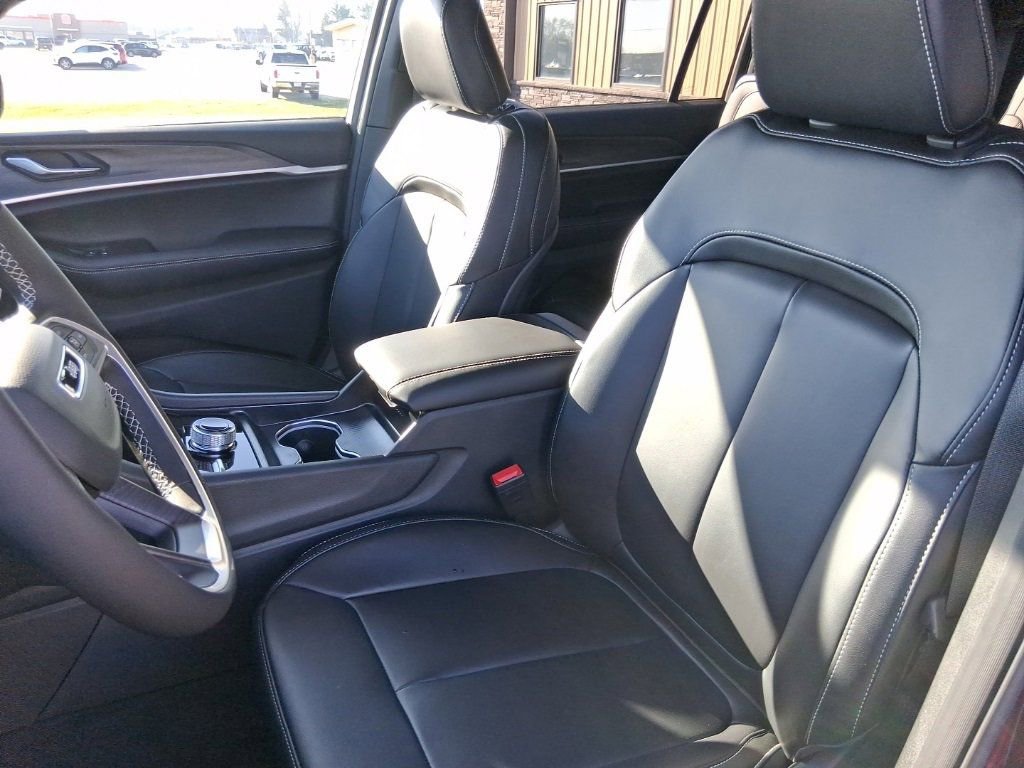 New 2025 Jeep Grand Cherokee L Limited w/ Trailer Tow Package image 9