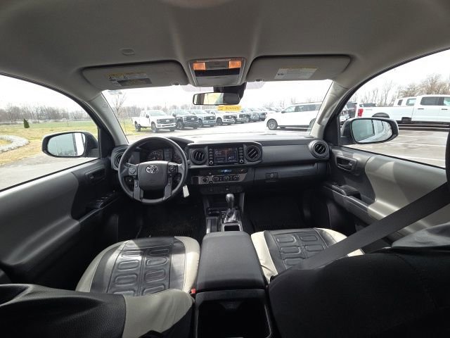 Used 2022 Toyota Tacoma SR image 17