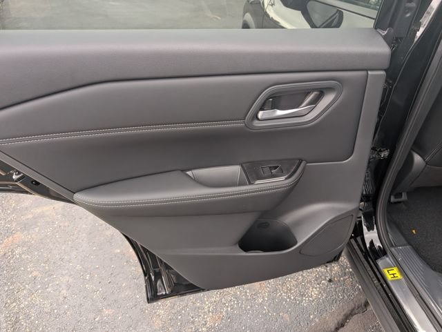 New 2026 Nissan Rogue Dark Armor AWD/4WD image 11