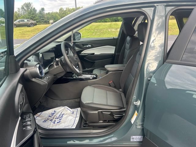 New 2026 Chevrolet Trax LT w/ Driver Confidence Package FWD image 31