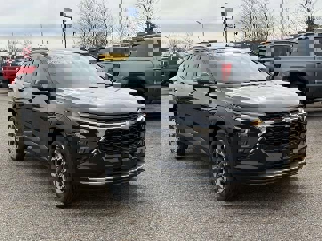 Used 2025 Chevrolet Trax LT image 4