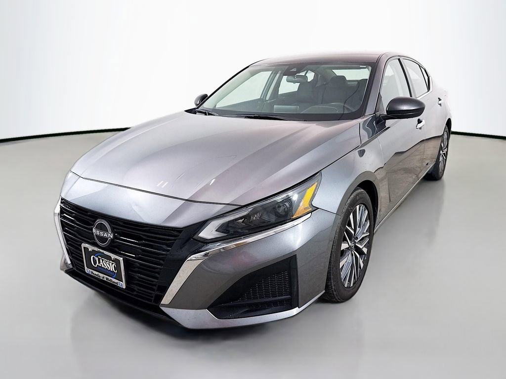 Used 2024 Nissan Altima 2.5 SV image 3