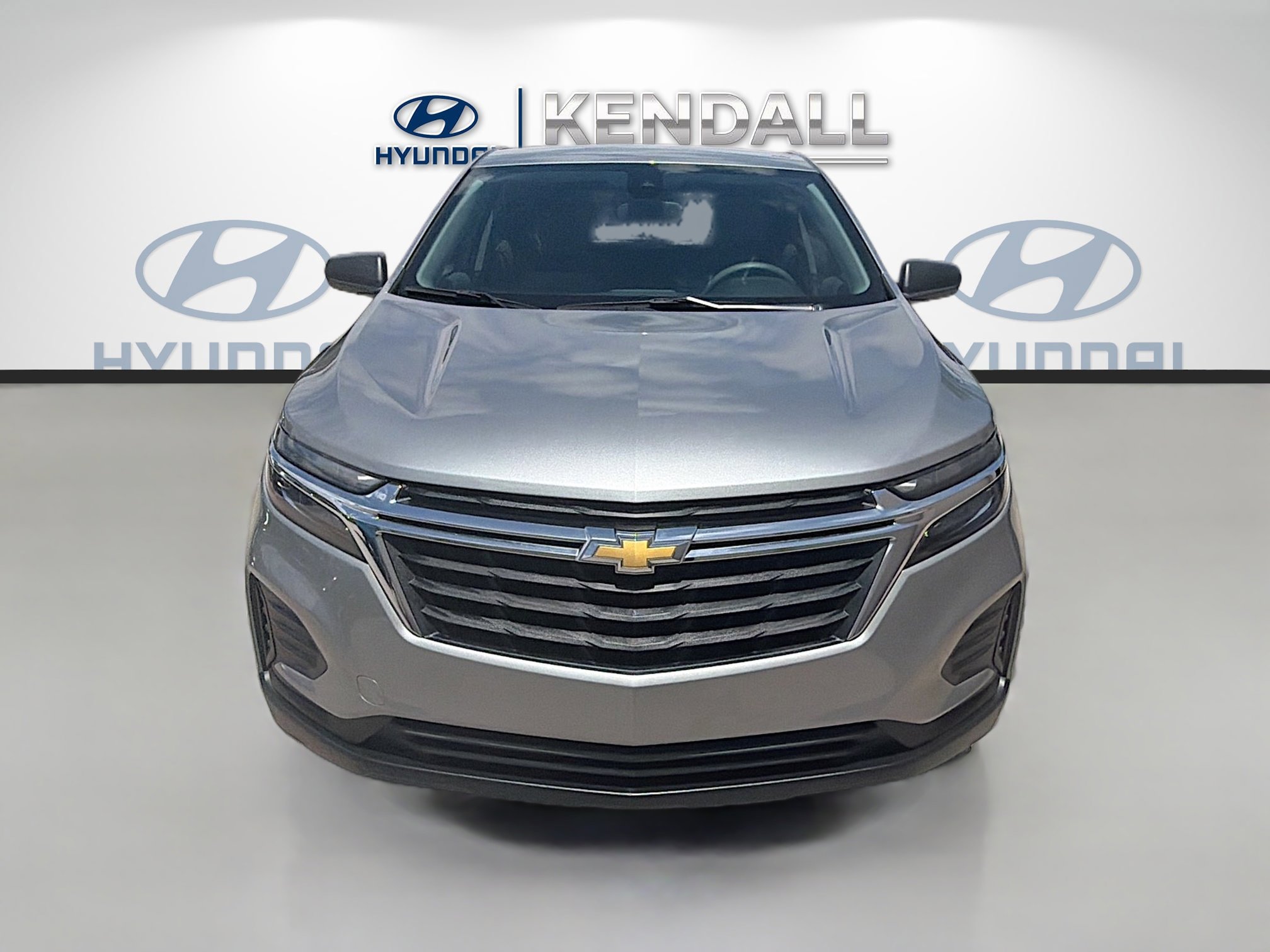 Used 2023 Chevrolet Equinox LS w/ LS Convenience Package FWD image 2