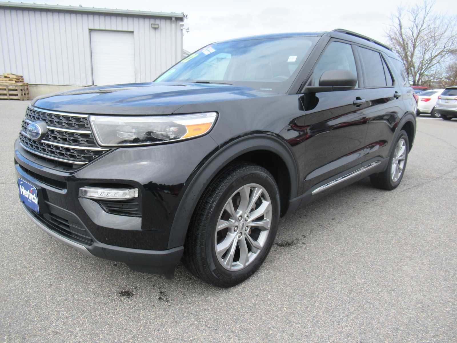 Used 2022 Ford Explorer XLT w/ Equipment Group 202A image 1