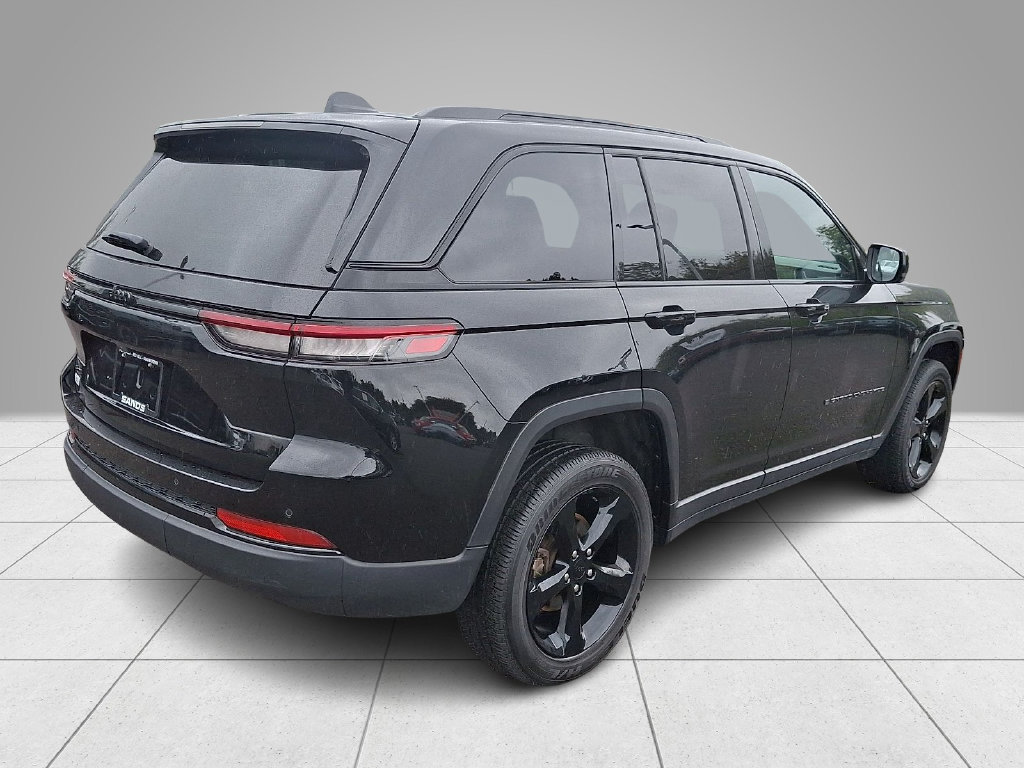 Used 2024 Jeep Grand Cherokee Altitude AWD/4WD image 5