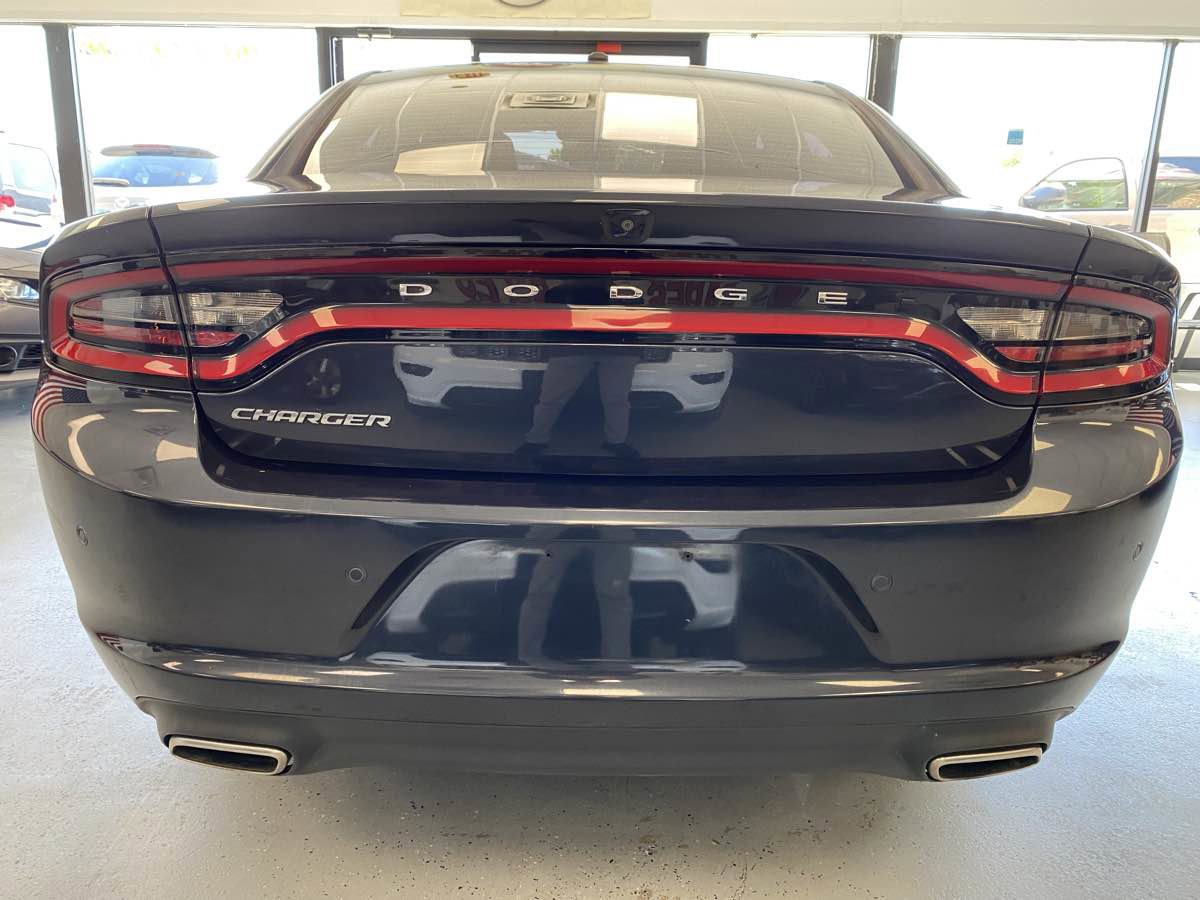 Used 2019 Dodge Charger SXT image 10