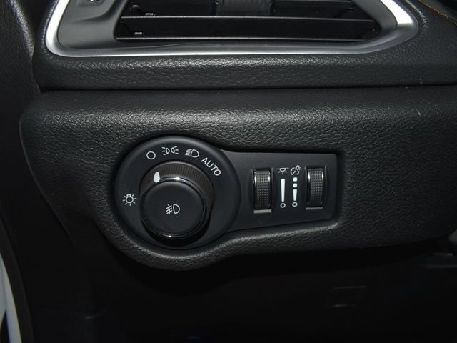 New 2026 Chrysler Pacifica Pinnacle w/ Trailer Tow Group AWD/4WD image 15