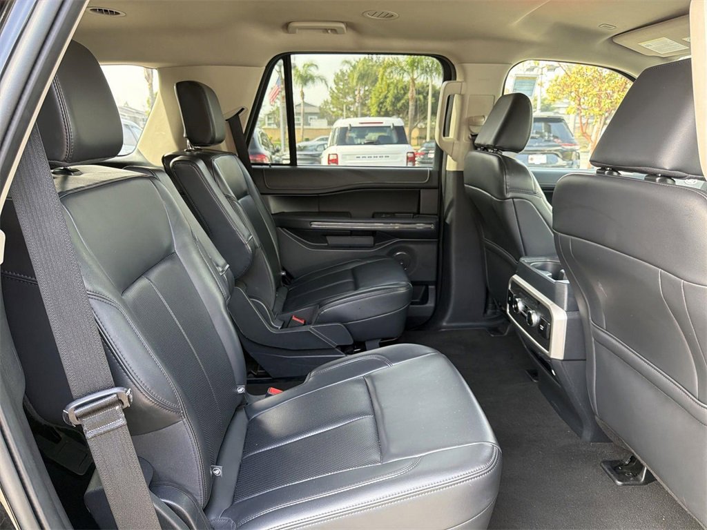 Used 2024 Ford Expedition XLT image 30