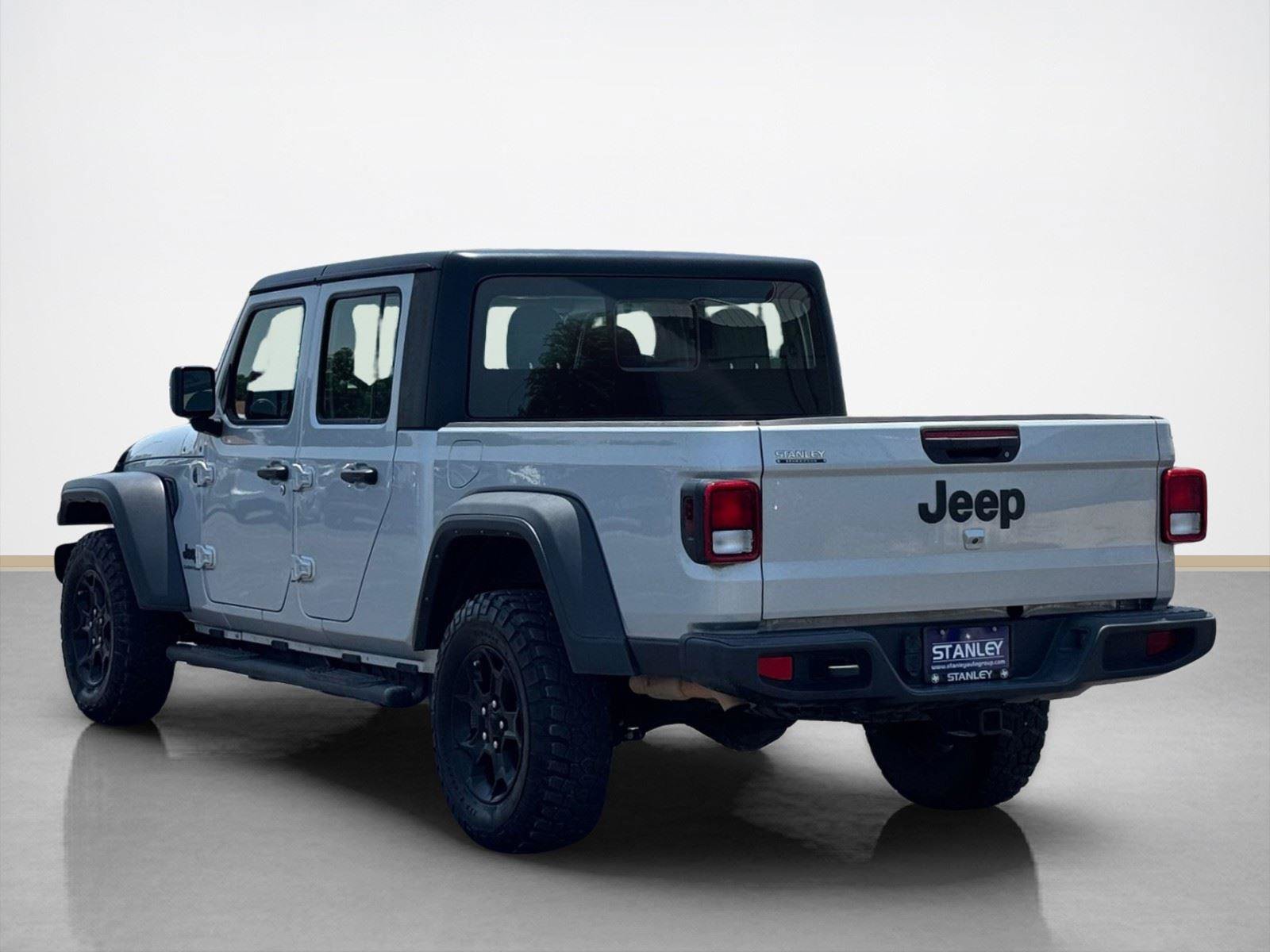 Used 2023 Jeep Gladiator Sport w/ Trailer Tow Package AWD/4WD image 5