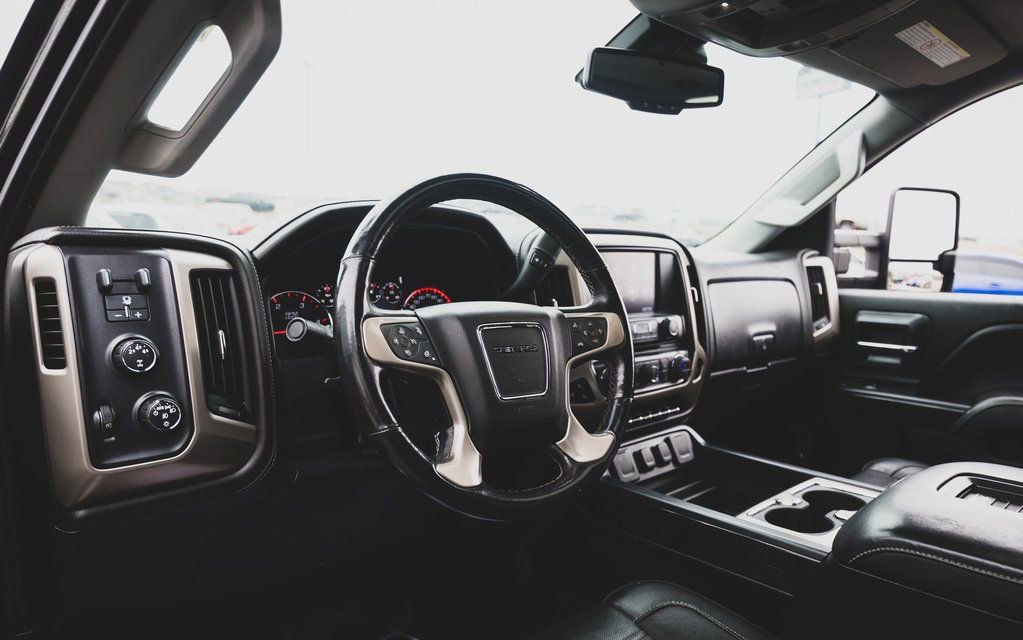 Used 2016 GMC Sierra 2500 Denali w/ Duramax Plus Package image 2