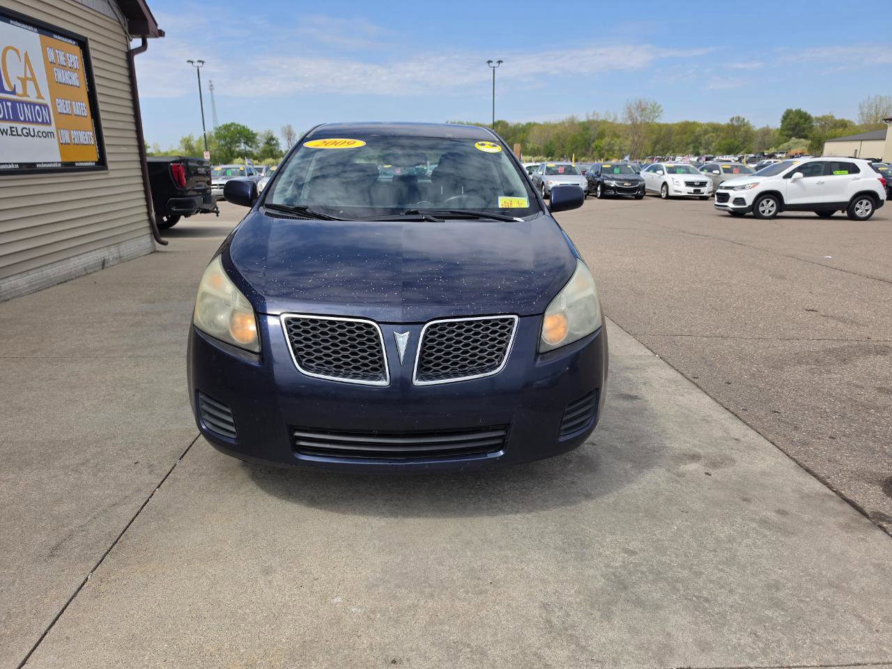 Used 2009 Pontiac Vibe w/ Preferred Package FWD image 3