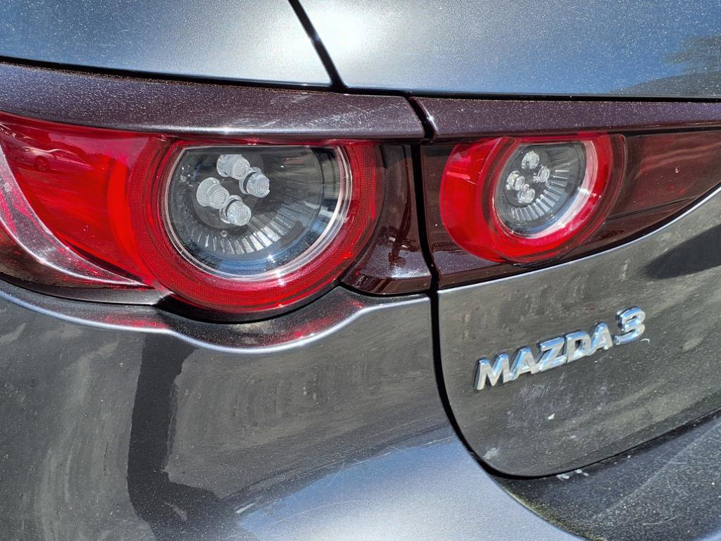 Used 2019 MAZDA MAZDA3 Hatchback w/ Premium Package image 10