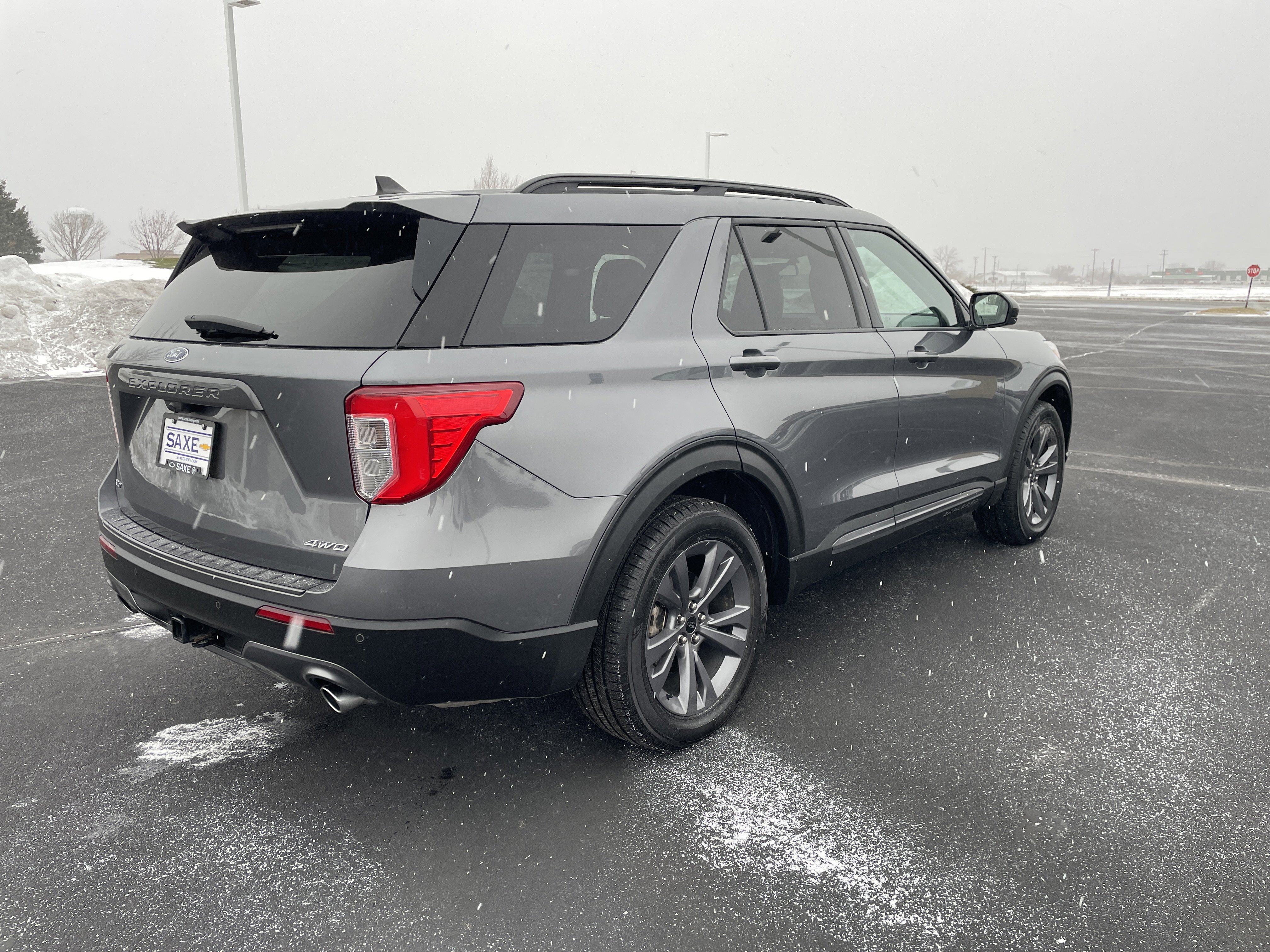 Used 2022 Ford Explorer XLT w/ Equipment Group 202A image 5