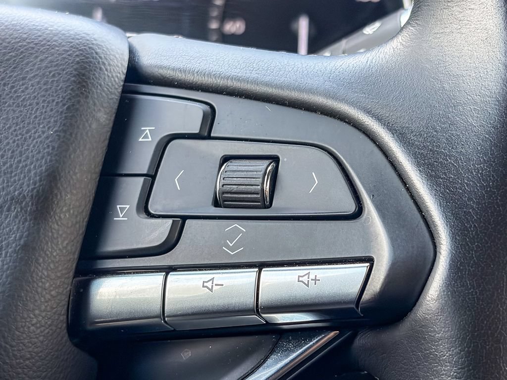 Certified 2025 Cadillac XT6 Luxury FWD image 16