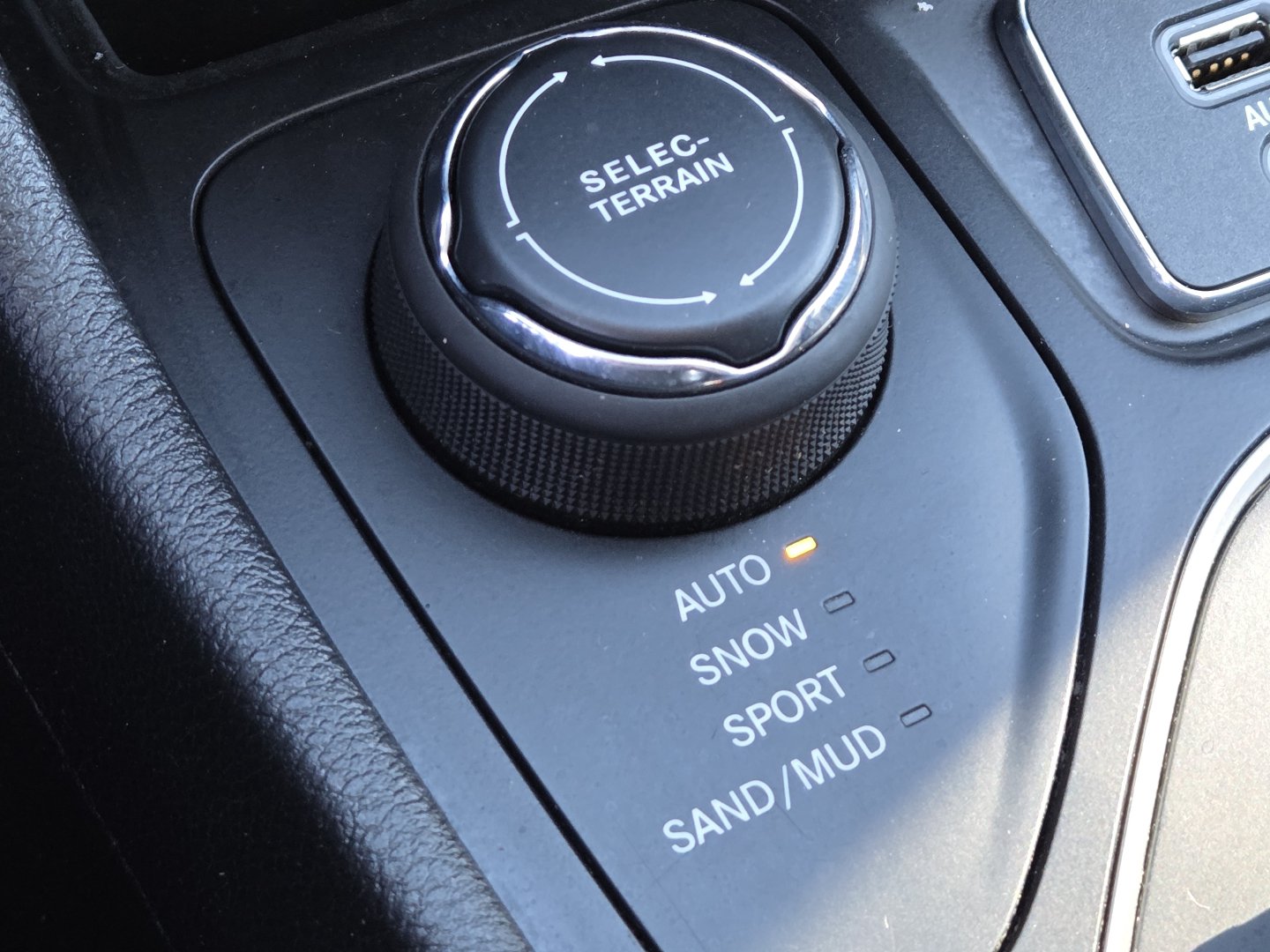 Used 2019 Jeep Cherokee Latitude Plus w/ Comfort/Convenience Group AWD/4WD image 4
