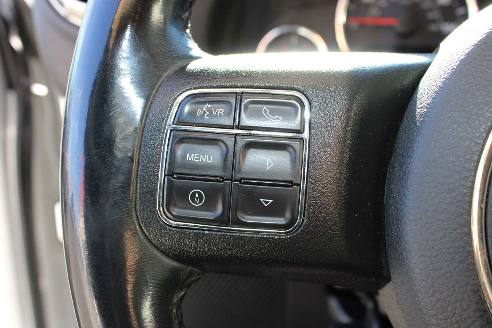 Used 2018 Jeep Wrangler Unlimited Sahara w/ Connectivity Group image 31