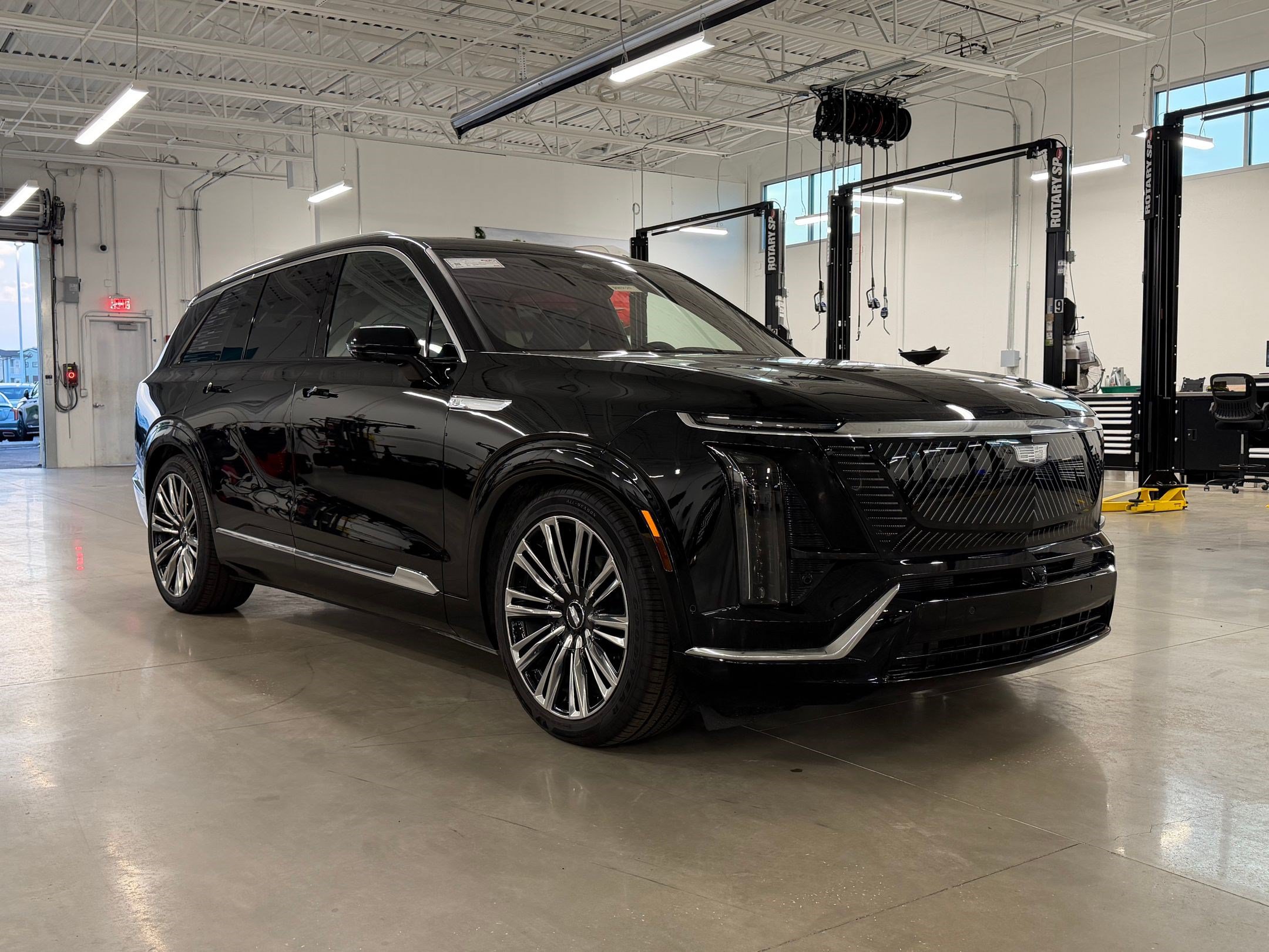 New 2026 Cadillac Vistiq Premium Luxury w/ LPO, Floor Liner Package AWD/4WD image 7