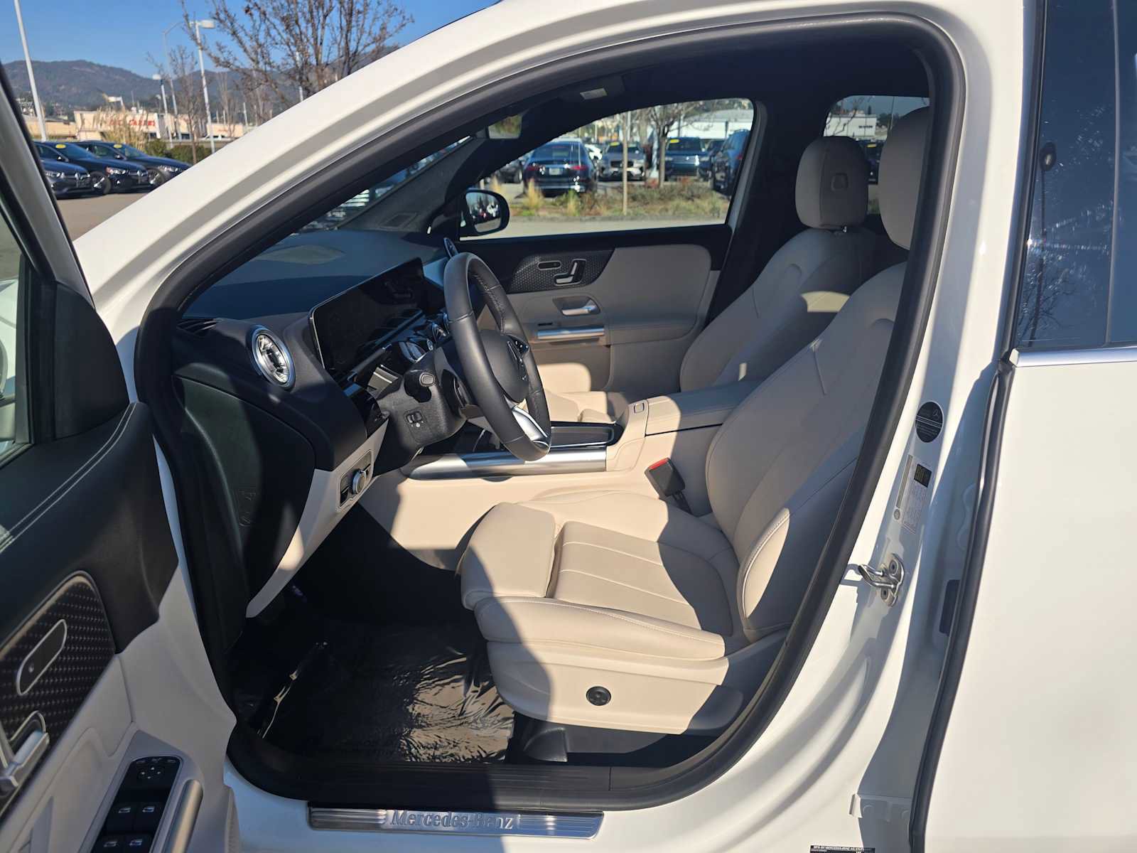 Used 2025 Mercedes-Benz GLA 250 4MATIC image 23